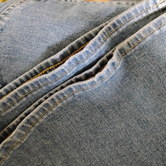 GAP Boot Cut Jean - Picture 4 of 4